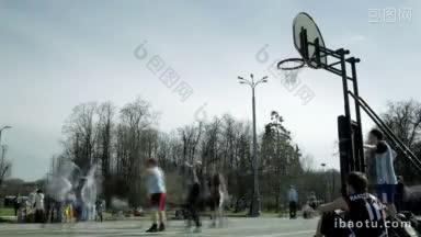 莫斯科可能青少年在一个城市公园打篮球的<strong>时间</strong>拍摄在莫斯科<strong>春节</strong>卢日尼基
